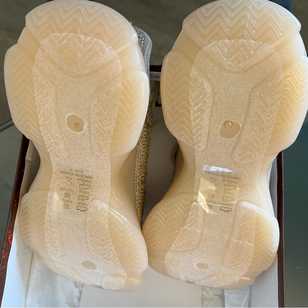 Akira Genova-1 Beige, size 9